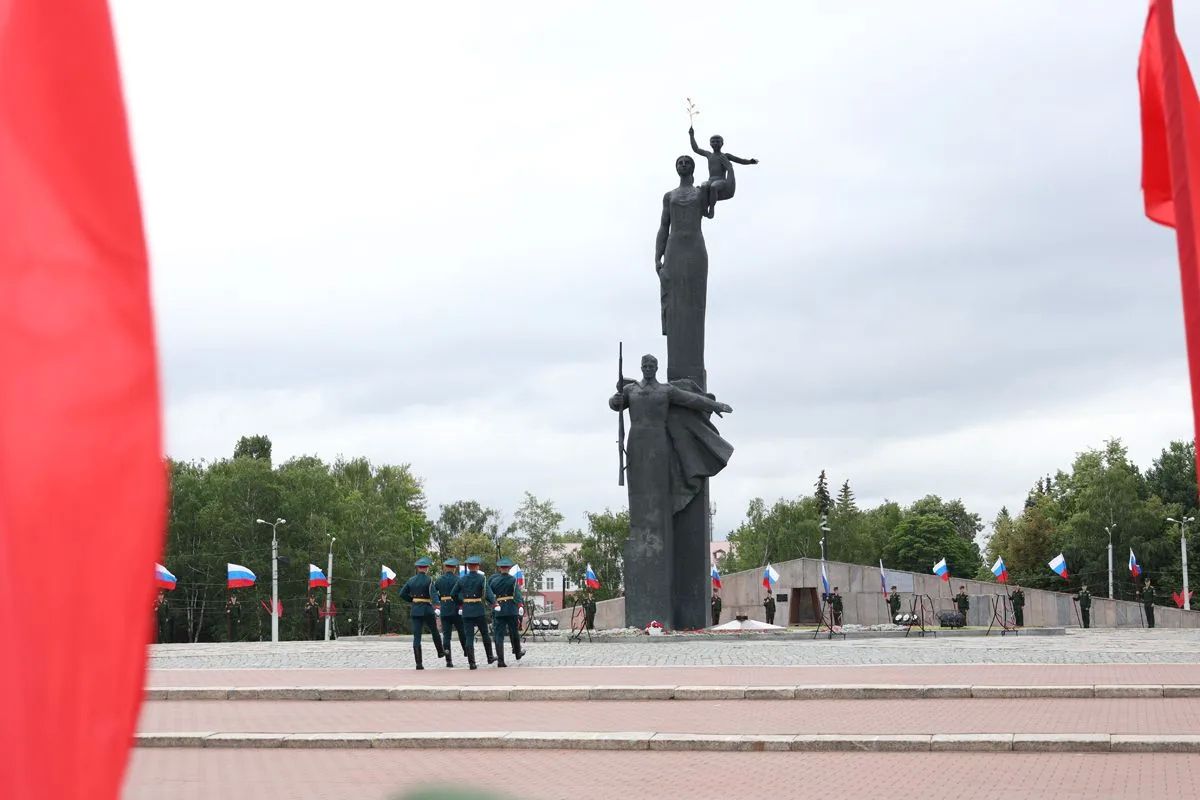 Начальник УМВД России по Пензенской области и личный состав регионального УМВД почтили память павших за Родину в Великой Отечественной войне Начальник УМВД России по Пензенской области и личный состав регионального УМВД почтили память павших за Родину в Великой Отечественной войне