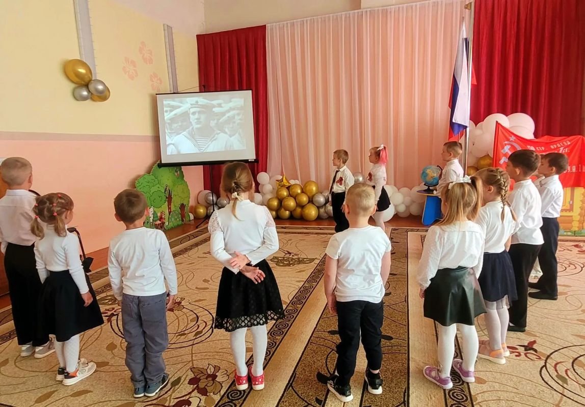 День памяти и скорби. Сегодня, 22 июня, в нашем детском саду прошел особенный день – День памяти и скорби. Этот день, наполненный глубоким смыслом, мы посвятили памяти тех, кто отдал свои жизни за мирное небо над нашими... День памяти и скорби. Сегодня, 22 июня, в нашем детском саду прошел особенный день – День памяти и скорби. Этот день, наполненный глубоким смыслом, мы посвятили памяти тех, кто отдал свои жизни за мирное небо над нашими...