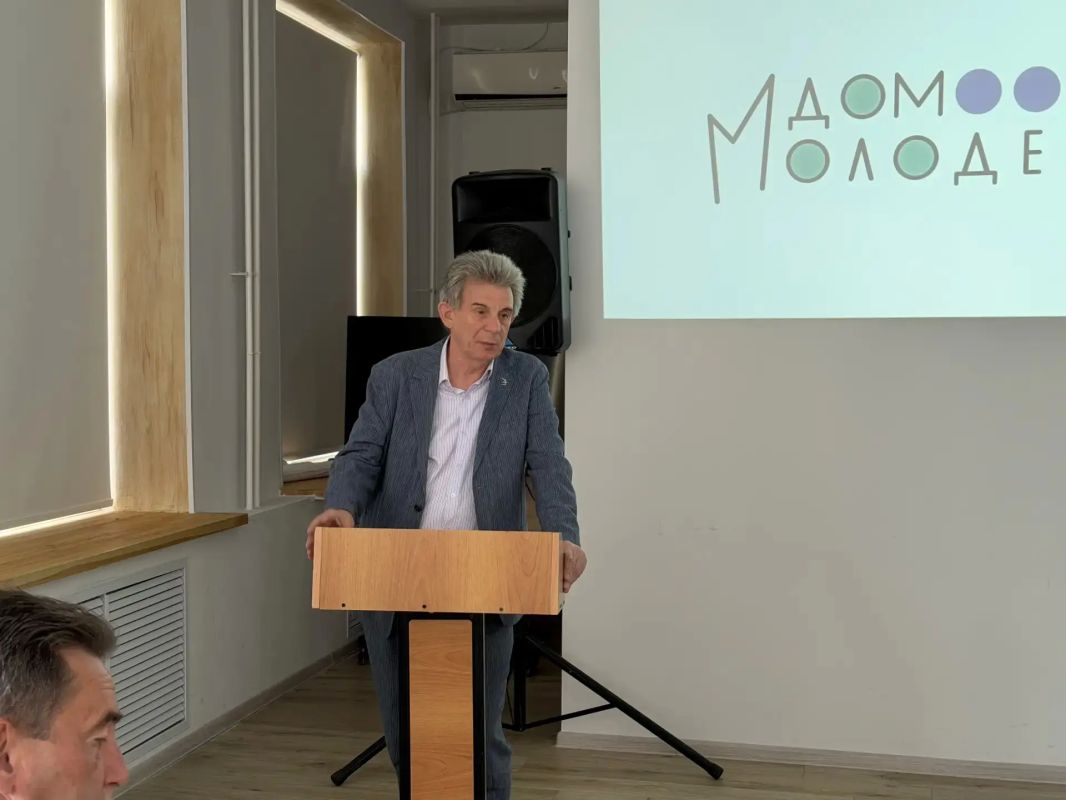 19 июня на базе Многофункционального молодежного центра состоялся общественный круглый стол «Великая Отечественная война: формы организации работы по сохранению исторической памяти», приуроченный ко дню 85-летия начала... 19 июня на базе Многофункционального молодежного центра состоялся общественный круглый стол «Великая Отечественная война: формы организации работы по сохранению исторической памяти», приуроченный ко дню 85-летия начала...