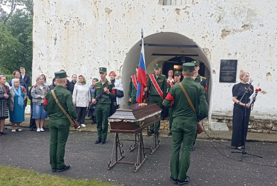 22 июня в селе Радищево Кузнецкого района состоялась торжественная церемония захоронения останков красноармейца Гурьянова Бориса Алексеевича 22 июня в селе Радищево Кузнецкого района состоялась торжественная церемония захоронения останков красноармейца Гурьянова Бориса Алексеевича