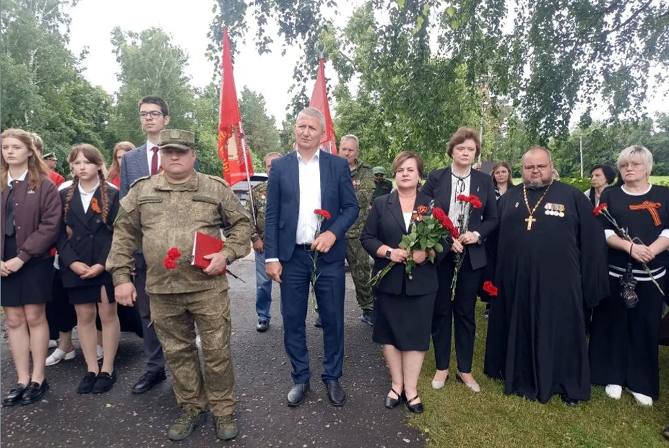 22 июня в селе Радищево Кузнецкого района состоялась торжественная церемония захоронения останков красноармейца Гурьянова Бориса Алексеевича 22 июня в селе Радищево Кузнецкого района состоялась торжественная церемония захоронения останков красноармейца Гурьянова Бориса Алексеевича