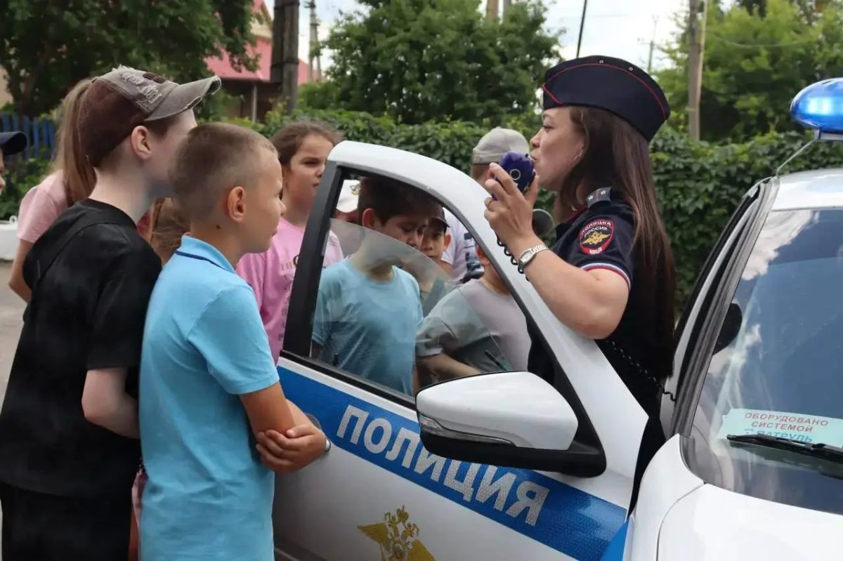 "За кулисами" полиции. В Пензенской области воспитанники летнего детского лагеря в гостях у правоохранителей "За кулисами" полиции. В Пензенской области воспитанники летнего детского лагеря в гостях у правоохранителей