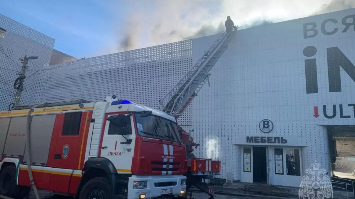 В среду, 24 июня, в торговом центре iMall на улице Суворова случился пожар В среду, 24 июня, в торговом центре iMall на улице Суворова случился пожар