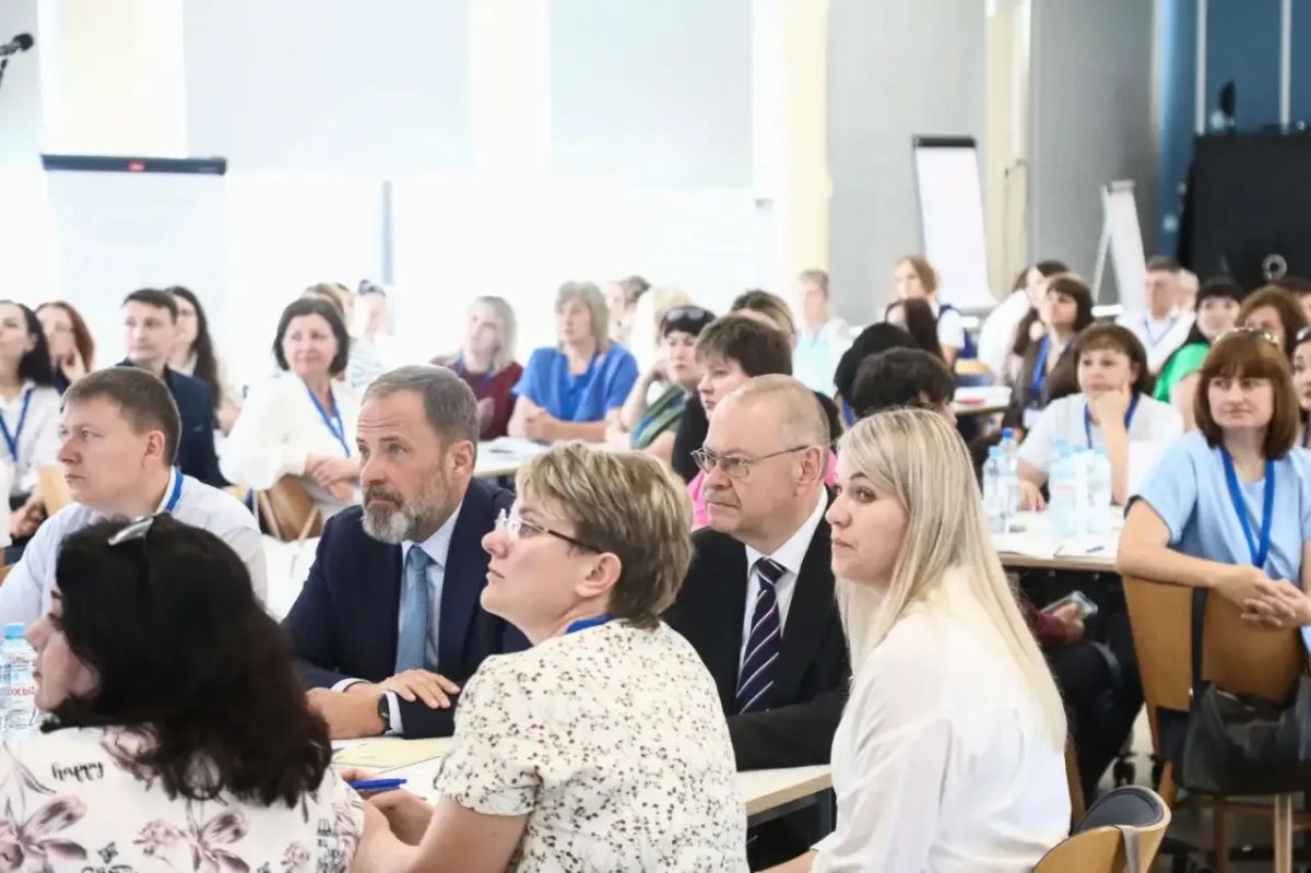 Олег Мельниченко: Сегодня в Пензенской области работает полномочный представитель Президента РФ в ПФО Игорь Анатольевич Комаров, который начал свой визит с центра «Ключевский», где при содействии Аппарата полпреда и нашего... Олег Мельниченко: Сегодня в Пензенской области работает полномочный представитель Президента РФ в ПФО Игорь Анатольевич Комаров, который начал свой визит с центра «Ключевский», где при содействии Аппарата полпреда и нашего...