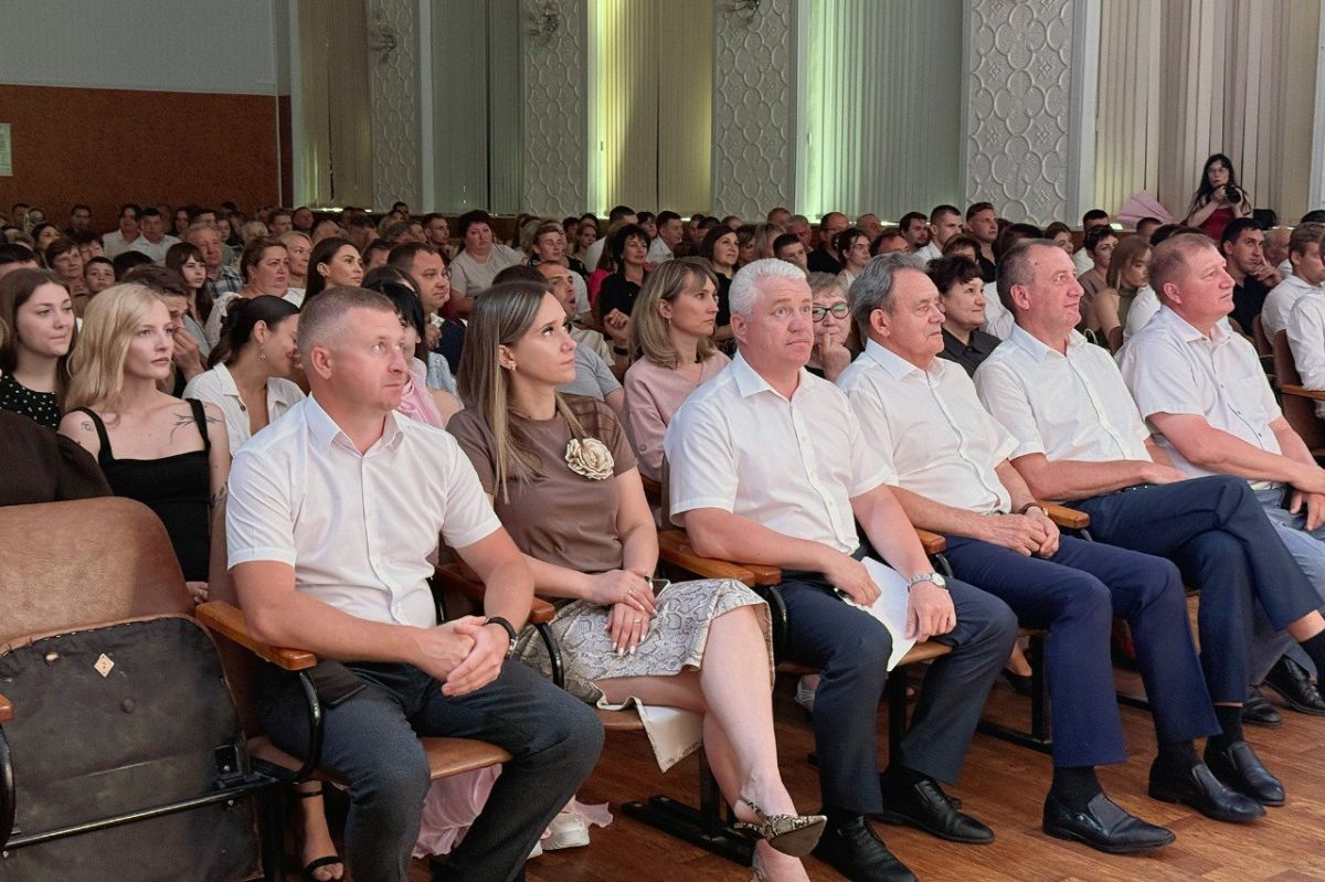 Валерий Лидин напутствовал выпускников аграрного университета Валерий Лидин напутствовал выпускников аграрного университета