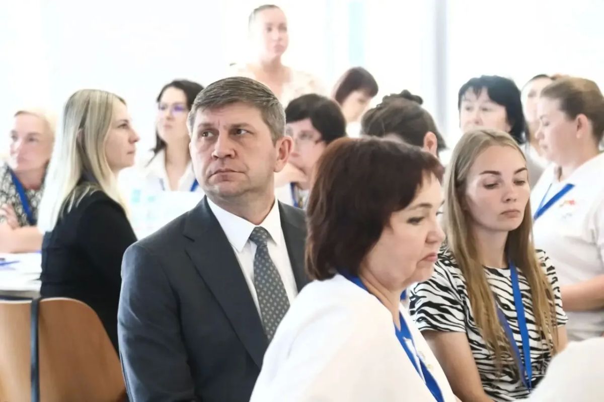 Олег Мельниченко: Сегодня в Пензенской области работает полномочный представитель Президента РФ в ПФО Игорь Анатольевич Комаров, который начал свой визит с центра «Ключевский», где при содействии Аппарата полпреда и нашего... Олег Мельниченко: Сегодня в Пензенской области работает полномочный представитель Президента РФ в ПФО Игорь Анатольевич Комаров, который начал свой визит с центра «Ключевский», где при содействии Аппарата полпреда и нашего...