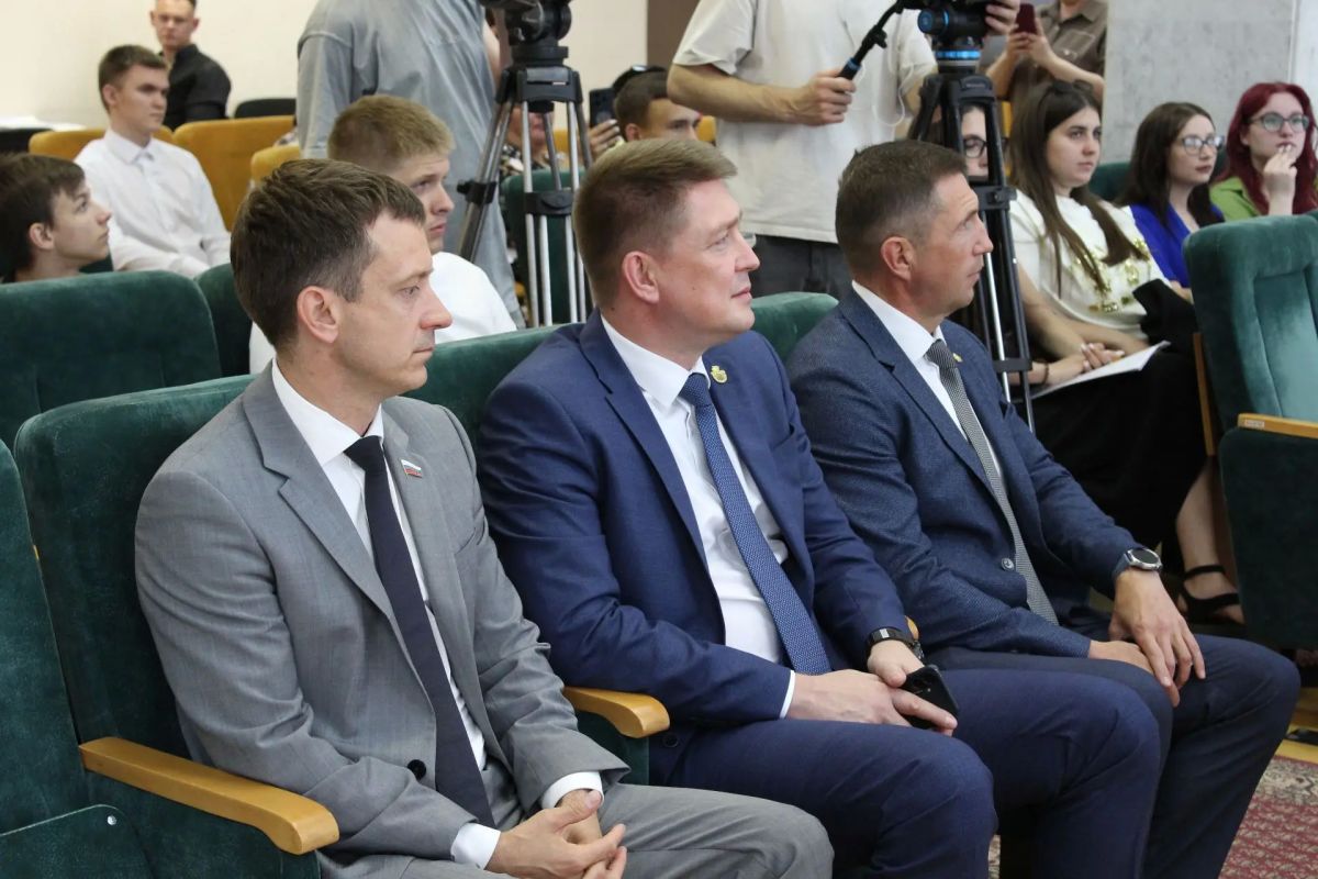 Новый дом — новая жизнь: в Пензе детисироты получили ключи от квартир Новый дом — новая жизнь: в Пензе детисироты получили ключи от квартир