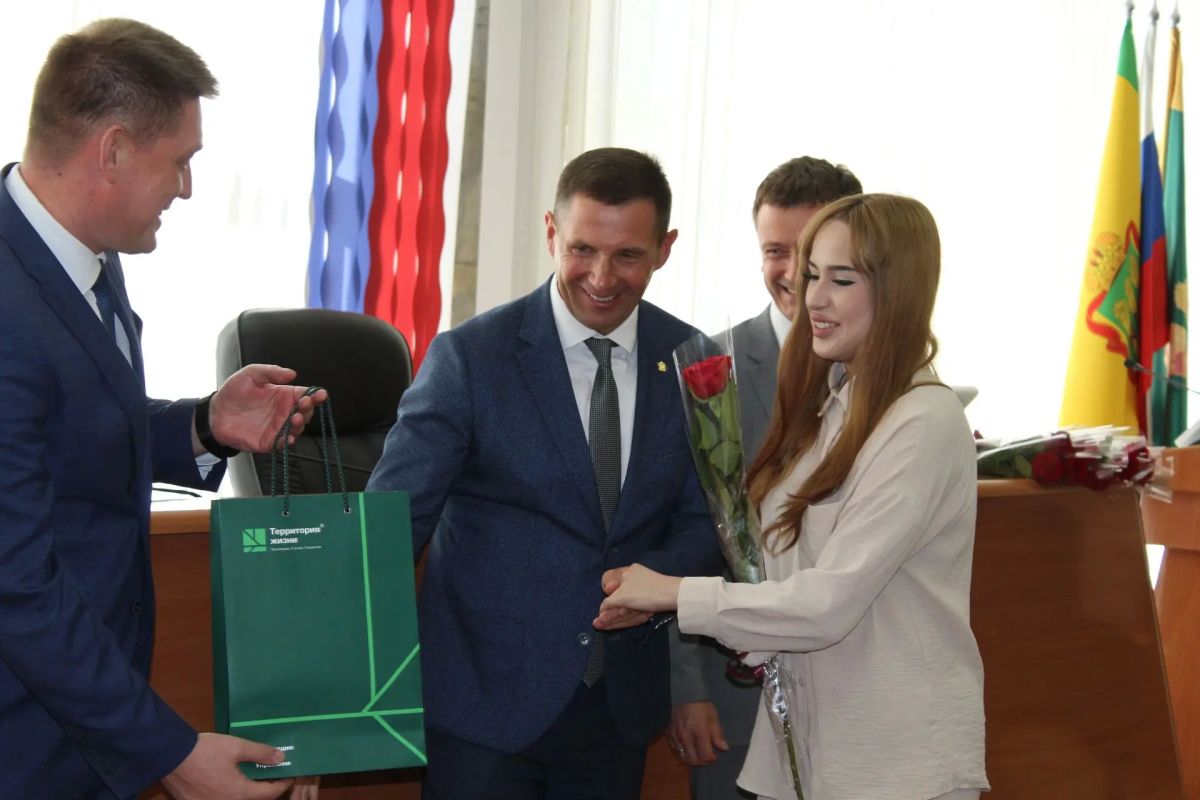Новый дом — новая жизнь: в Пензе детисироты получили ключи от квартир Новый дом — новая жизнь: в Пензе детисироты получили ключи от квартир
