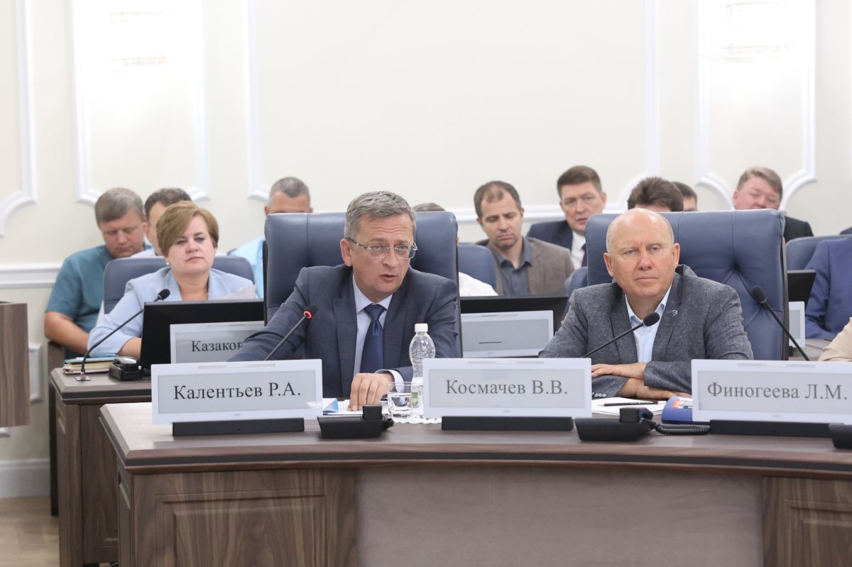 Реализацию инвестпрограмм субъектов электроэнергетики обсудили в правительстве области Реализацию инвестпрограмм субъектов электроэнергетики обсудили в правительстве области