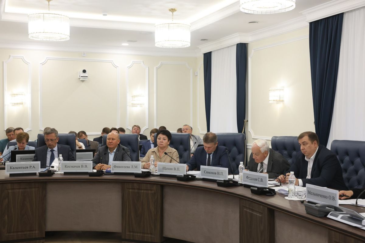 Реализацию инвестпрограмм субъектов электроэнергетики обсудили в правительстве области Реализацию инвестпрограмм субъектов электроэнергетики обсудили в правительстве области