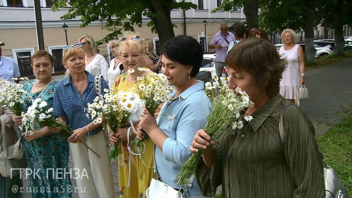 Сегодня у памятника Петру и Февронии собрались ветераны локальных конфликтов, жены и мамы бойцов СВО Сегодня у памятника Петру и Февронии собрались ветераны локальных конфликтов, жены и мамы бойцов СВО