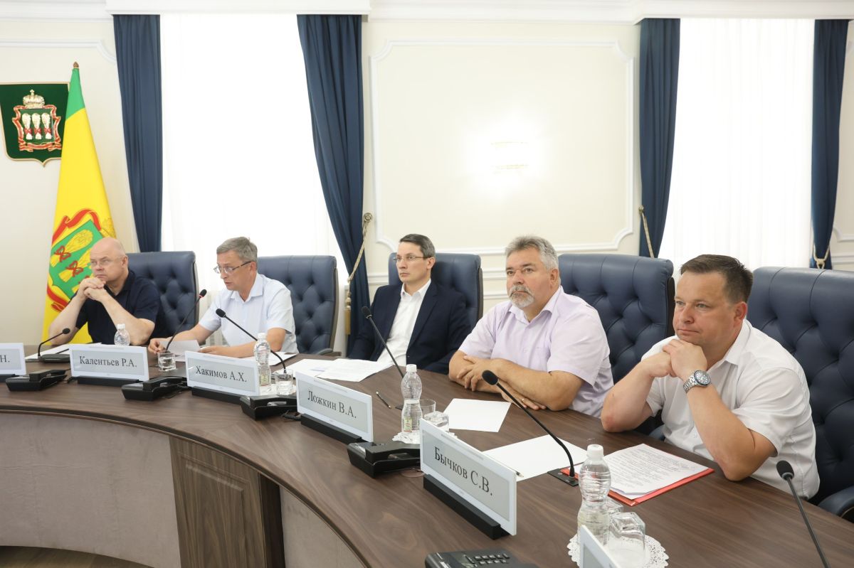 Подготовку к уборке урожая обсудили в областном правительстве Подготовку к уборке урожая обсудили в областном правительстве