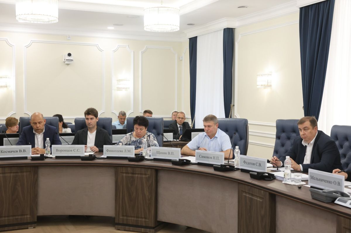 Подготовку к уборке урожая обсудили в областном правительстве Подготовку к уборке урожая обсудили в областном правительстве
