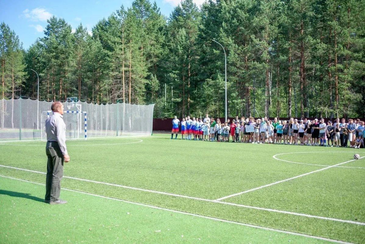 В рамках акции «Каникулы с Общественным советом» пензенские полицейские и общественники сыграли в футбол в лагере «Меридиан» В рамках акции «Каникулы с Общественным советом» пензенские полицейские и общественники сыграли в футбол в лагере «Меридиан»