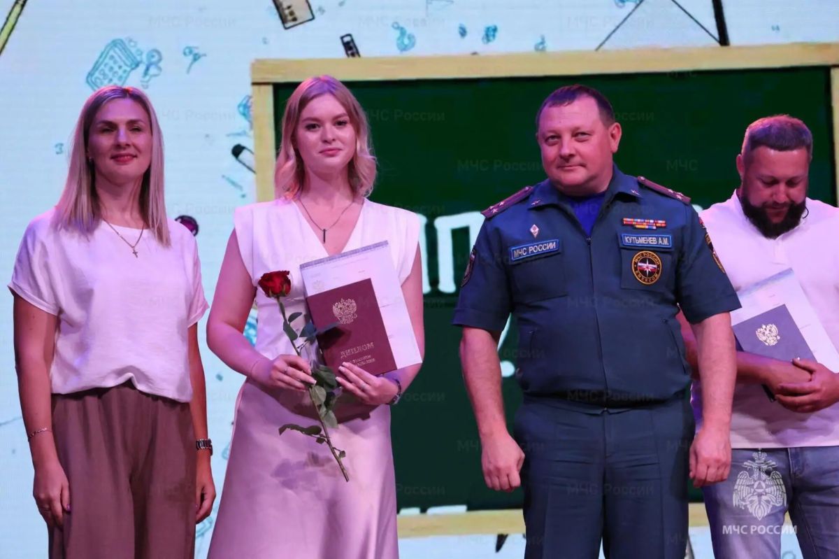 Заместитель начальника Главного управления Алексей Кутьменев принял участие в торжественной церемонии вручения дипломов выпускникам специальностей «Пожарная безопасность» и «Техносферная безопасность» Заместитель начальника Главного управления Алексей Кутьменев принял участие в торжественной церемонии вручения дипломов выпускникам специальностей «Пожарная безопасность» и «Техносферная безопасность»