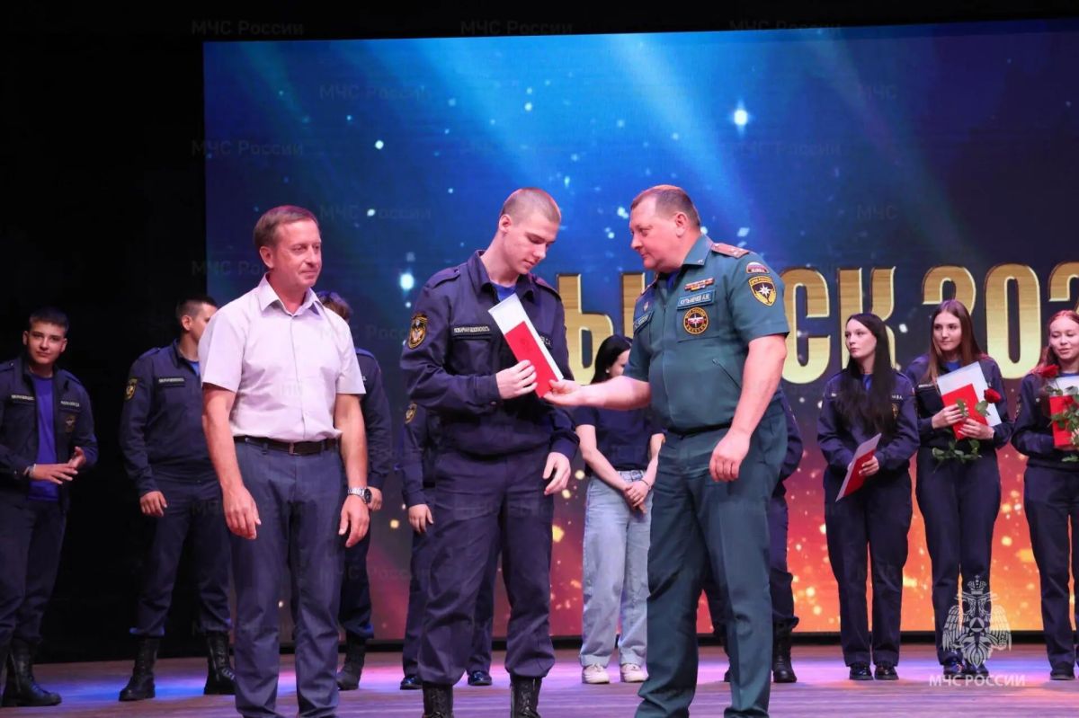 Заместитель начальника Главного управления Алексей Кутьменев принял участие в торжественной церемонии вручения дипломов выпускникам специальностей «Пожарная безопасность» и «Техносферная безопасность» Заместитель начальника Главного управления Алексей Кутьменев принял участие в торжественной церемонии вручения дипломов выпускникам специальностей «Пожарная безопасность» и «Техносферная безопасность»