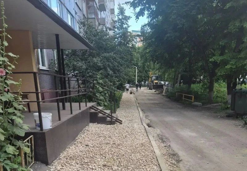 Придомовые территории обновляют по программе «Мой двор» Придомовые территории обновляют по программе «Мой двор»