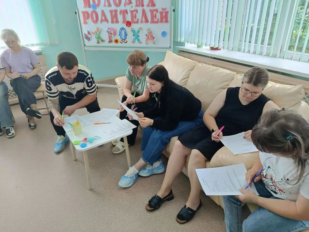 В Кузнецке открылась школа молодых родителей «Кроха» В Кузнецке открылась школа молодых родителей «Кроха»