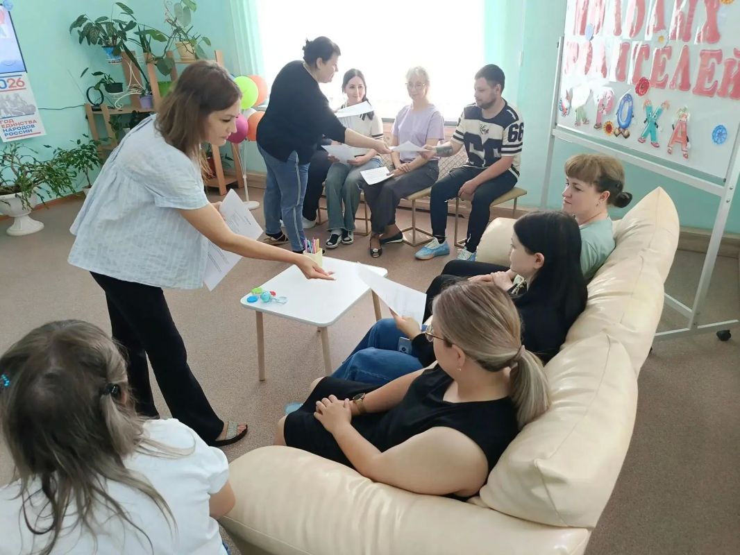 В Кузнецке открылась школа молодых родителей «Кроха» В Кузнецке открылась школа молодых родителей «Кроха»