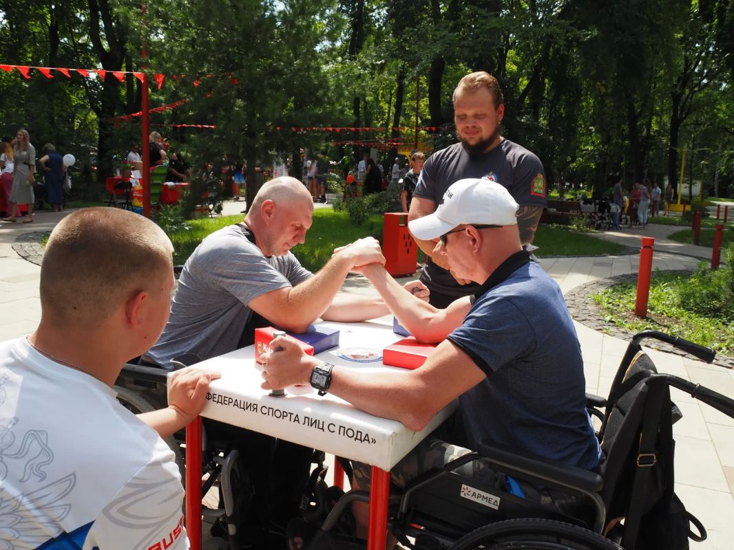 В парке имени Белинского прошел инклюзивный фестиваль «Разноцветное лето» В парке имени Белинского прошел инклюзивный фестиваль «Разноцветное лето»