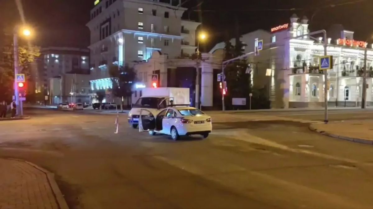 Поздним вечером в среду, 22 июля, на пересечении улиц Кирова и Максима Горького в Пензе столкнулись автомобиль ГАЗ и питбайк Progasi под управлением 16-летнего подростка Поздним вечером в среду, 22 июля, на пересечении улиц Кирова и Максима Горького в Пензе столкнулись автомобиль ГАЗ и питбайк Progasi под управлением 16-летнего подростка