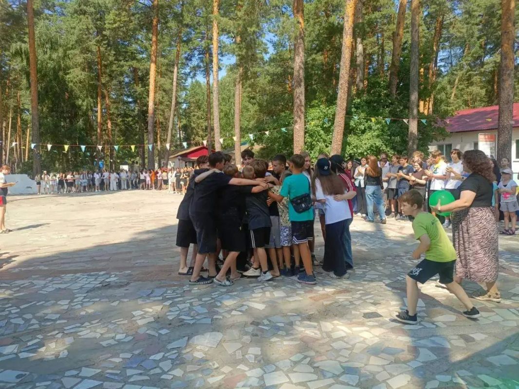 Пензенские полицейские и общественники провели для детей профилактическое мероприятие в рамках акции «Каникулы с Общественным советом» Пензенские полицейские и общественники провели для детей профилактическое мероприятие в рамках акции «Каникулы с Общественным советом»