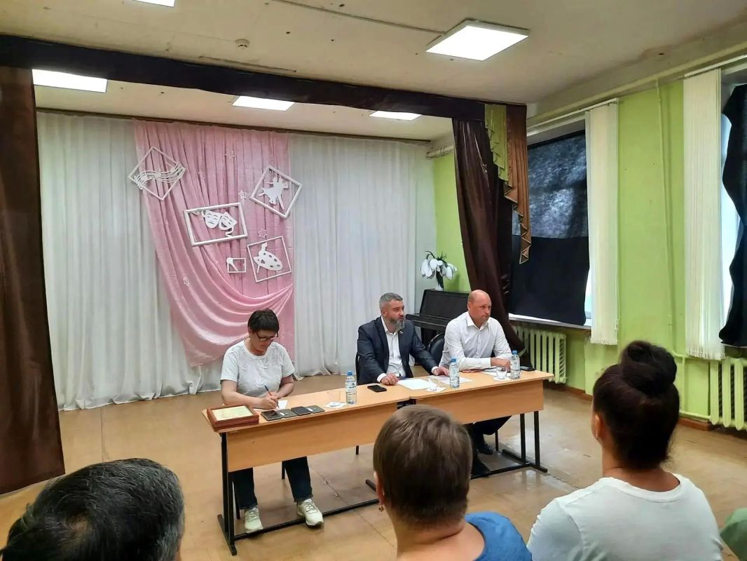 Антон Шаронов встретился с избирателями в Бессоновке, Мокшане и Иссе Антон Шаронов встретился с избирателями в Бессоновке, Мокшане и Иссе