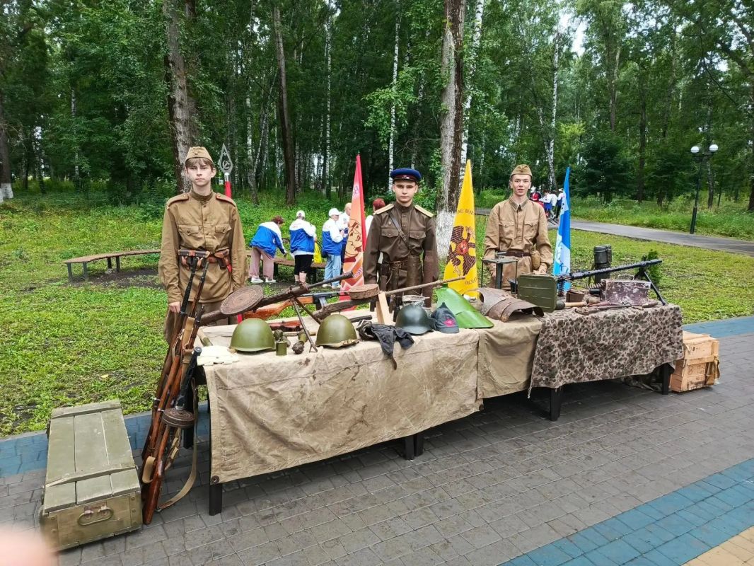Активисты Каменского местного отделения Российского военно-исторического общества и участники военно-исторического клуба «Наследие» приняли участие в областном фестивале «Активное долголетие», который прошел в Каменском... Активисты Каменского местного отделения Российского военно-исторического общества и участники военно-исторического клуба «Наследие» приняли участие в областном фестивале «Активное долголетие», который прошел в Каменском...