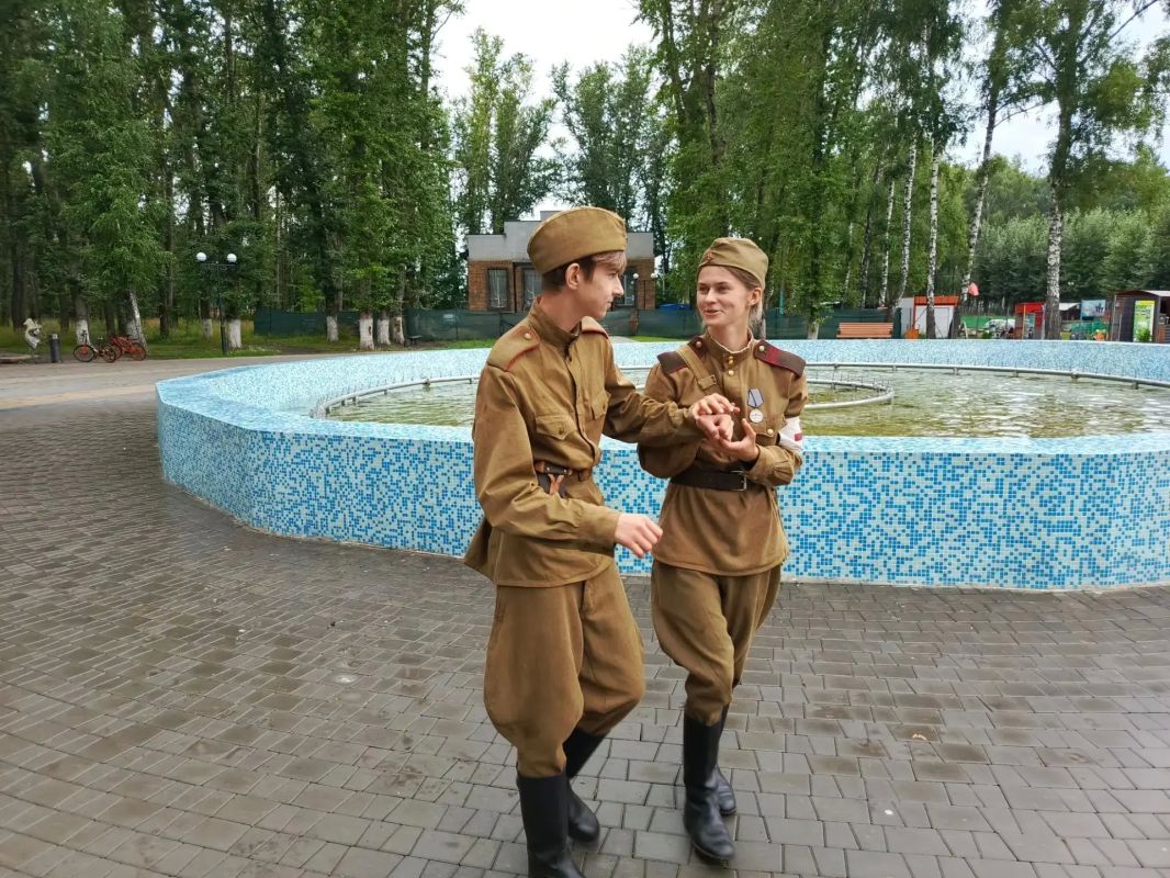 Активисты Каменского местного отделения Российского военно-исторического общества и участники военно-исторического клуба «Наследие» приняли участие в областном фестивале «Активное долголетие», который прошел в Каменском... Активисты Каменского местного отделения Российского военно-исторического общества и участники военно-исторического клуба «Наследие» приняли участие в областном фестивале «Активное долголетие», который прошел в Каменском...
