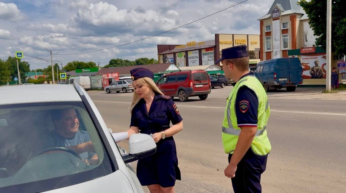 В Земетчинском районе полицейские разъяснили участникам дорожного движения ключевые правила поведения на проезжей части В Земетчинском районе полицейские разъяснили участникам дорожного движения ключевые правила поведения на проезжей части