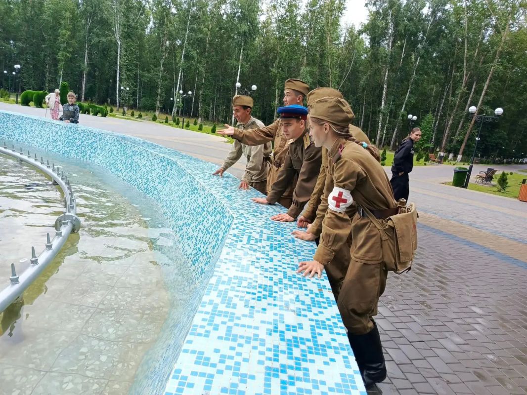 Активисты Каменского местного отделения Российского военно-исторического общества и участники военно-исторического клуба «Наследие» приняли участие в областном фестивале «Активное долголетие», который прошел в Каменском... Активисты Каменского местного отделения Российского военно-исторического общества и участники военно-исторического клуба «Наследие» приняли участие в областном фестивале «Активное долголетие», который прошел в Каменском...