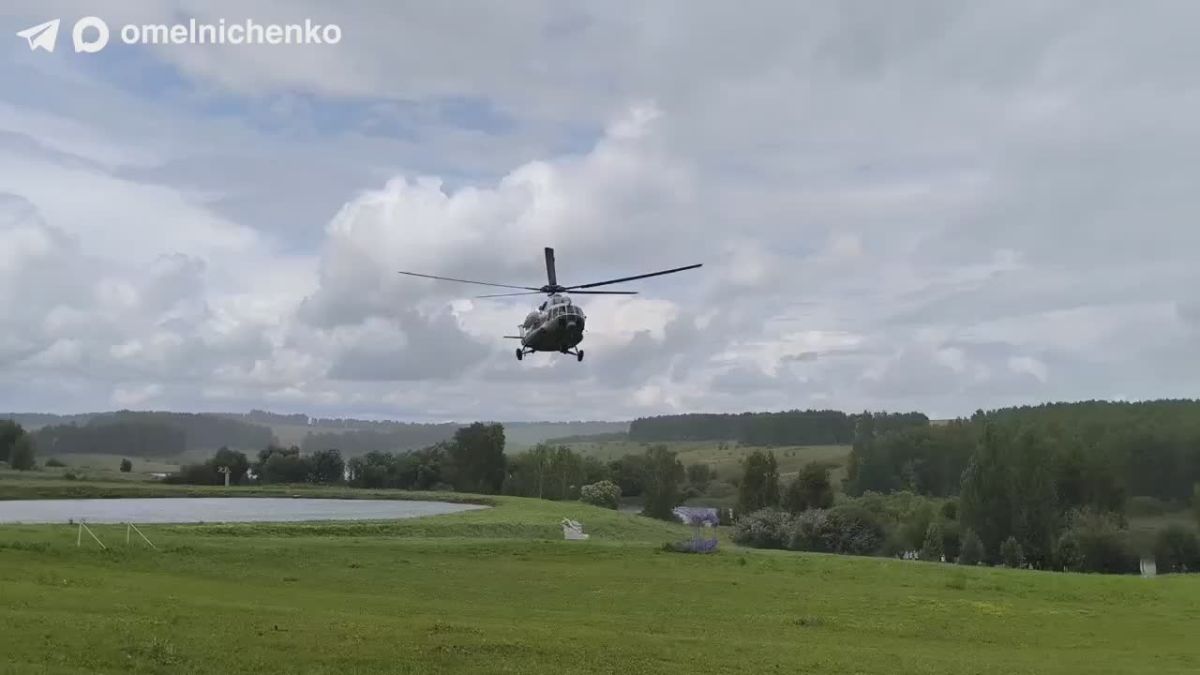 Олег Мельниченко: На помощь пензенским пожарным, которые борются с горением логистического центра, прибыл вертолет МЧС России