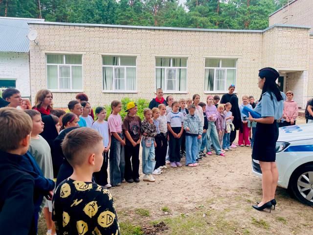 Сотрудники Госавтоинспекции посетили детский оздоровительный лагерь «Луч» Городищенского района Сотрудники Госавтоинспекции посетили детский оздоровительный лагерь «Луч» Городищенского района