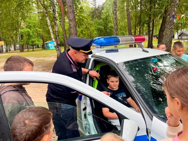 Сотрудники Госавтоинспекции посетили детский оздоровительный лагерь «Луч» Городищенского района Сотрудники Госавтоинспекции посетили детский оздоровительный лагерь «Луч» Городищенского района