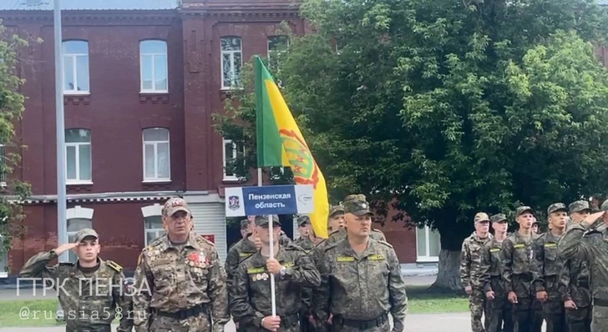 На плацу Пензенского артиллерийского института проходит торжественная церемония открытия юнармейских военно-патриотических сборов «Гвардеец» На плацу Пензенского артиллерийского института проходит торжественная церемония открытия юнармейских военно-патриотических сборов «Гвардеец»