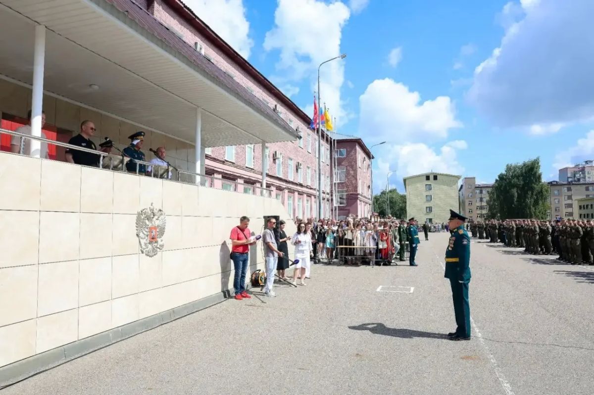 Олег Мельниченко: В учебном центре Пензенского артиллерийского инженерного института присягнули на верность Родине 310 молодых солдат из 12 регионов нашей страны Олег Мельниченко: В учебном центре Пензенского артиллерийского инженерного института присягнули на верность Родине 310 молодых солдат из 12 регионов нашей страны