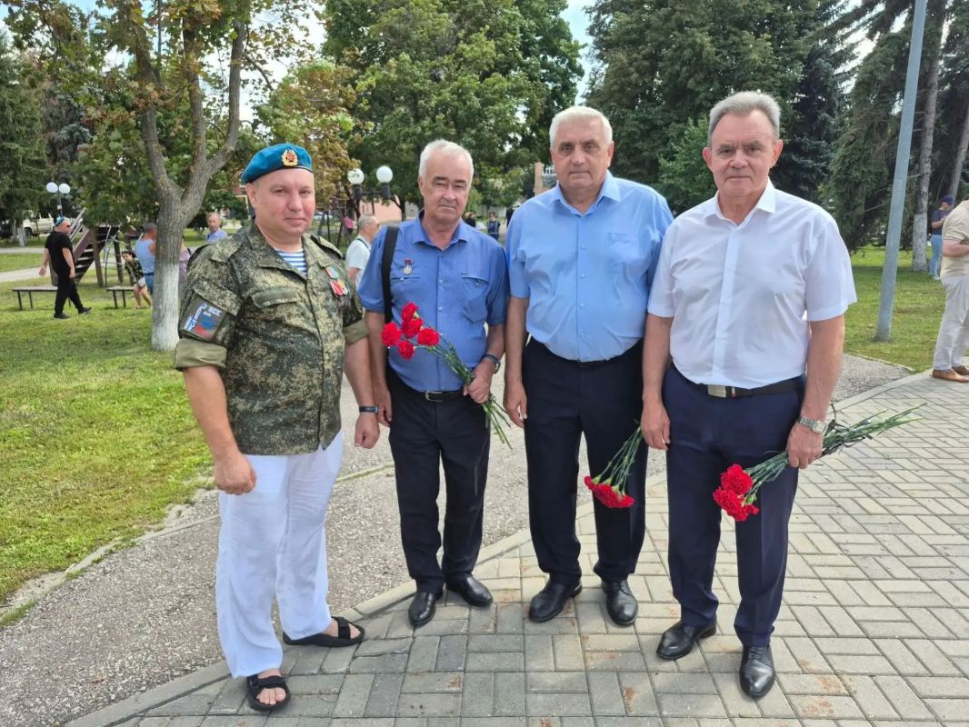 Валерий Лидин поздравил пензенских десантников с Днем ВДВ Валерий Лидин поздравил пензенских десантников с Днем ВДВ