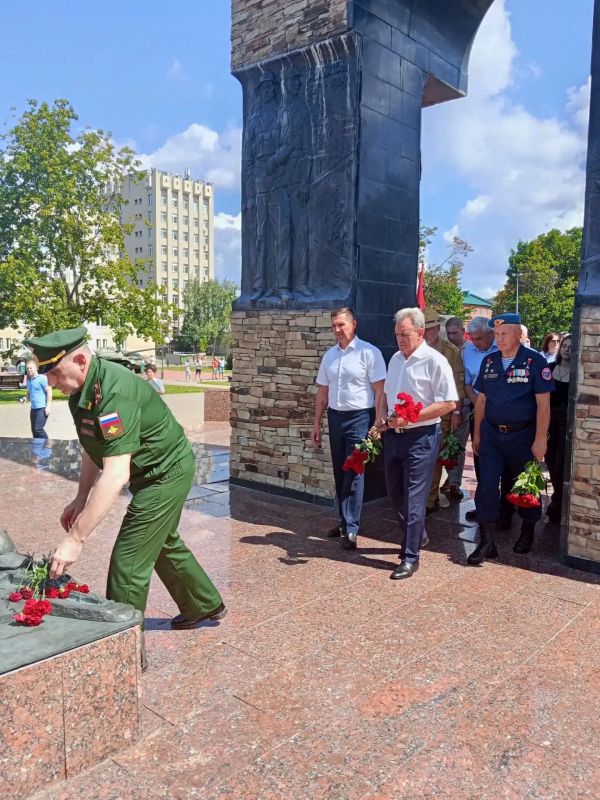 Поздравили всех причастных к легендарной «крылатой пехоте» с Днем ВДВ Поздравили всех причастных к легендарной «крылатой пехоте» с Днем ВДВ