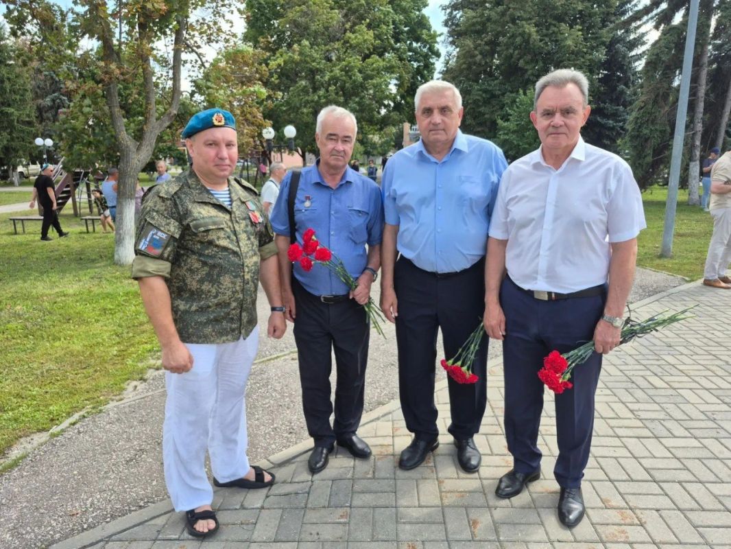 Валерий Лидин поздравил пензенских десантников с Днем ВДВ Валерий Лидин поздравил пензенских десантников с Днем ВДВ