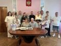 В территориальном отделе ЗАГС Бессоновского района прошло чествование «золотых» юбиляров семейной жизни — специалисты поздравили Михаила и Надежду Тюриных, проживших в зарегистрированном браке 50 лет