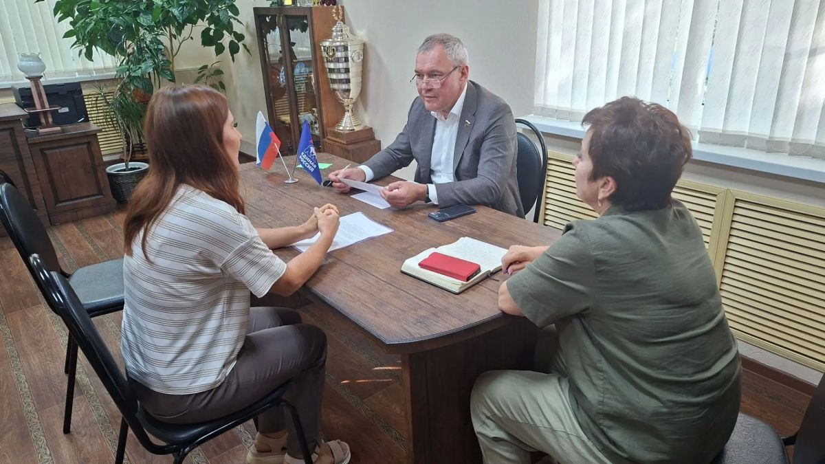 Ильдар Акчурин рассмотрел обращения жителей Неверкинского района Ильдар Акчурин рассмотрел обращения жителей Неверкинского района