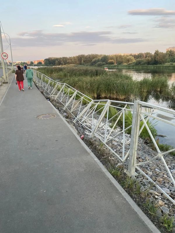 Состояние ограждения на улице Бутузова в Пензе требует внимания, пишет наш читатель Состояние ограждения на улице Бутузова в Пензе требует внимания, пишет наш читатель