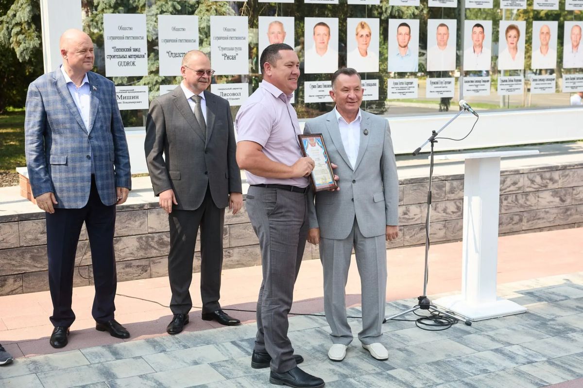В Пензе открыли обновлённую Галерею почёта строителей региона В Пензе открыли обновлённую Галерею почёта строителей региона