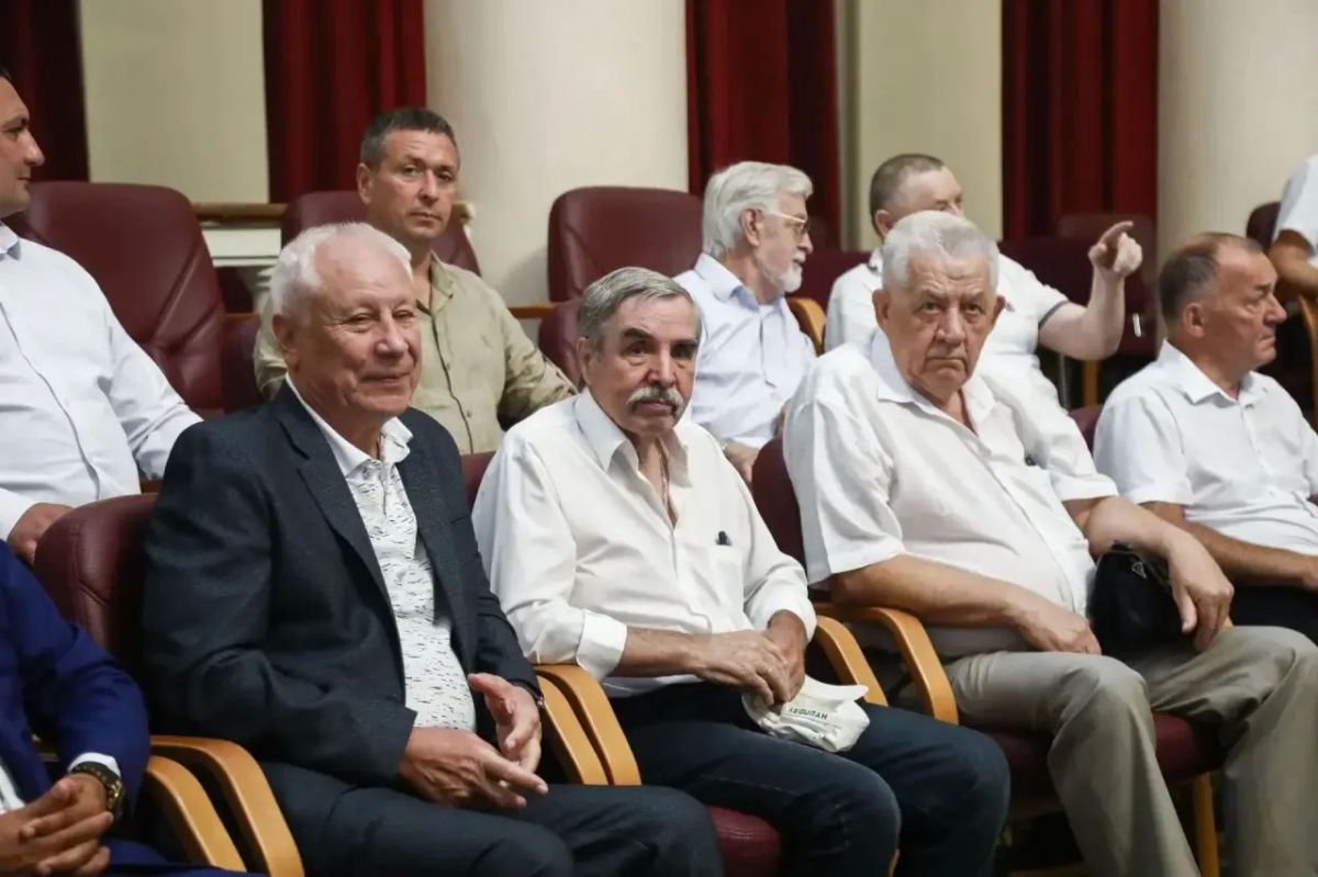 Олег Мельниченко: В этом году планируем построить в Пензенской области 750 тысяч квадратных метров жилья, к 2030 году — увеличить обеспеченность населения жильем до 40 квадратных метров на человека Олег Мельниченко: В этом году планируем построить в Пензенской области 750 тысяч квадратных метров жилья, к 2030 году — увеличить обеспеченность населения жильем до 40 квадратных метров на человека
