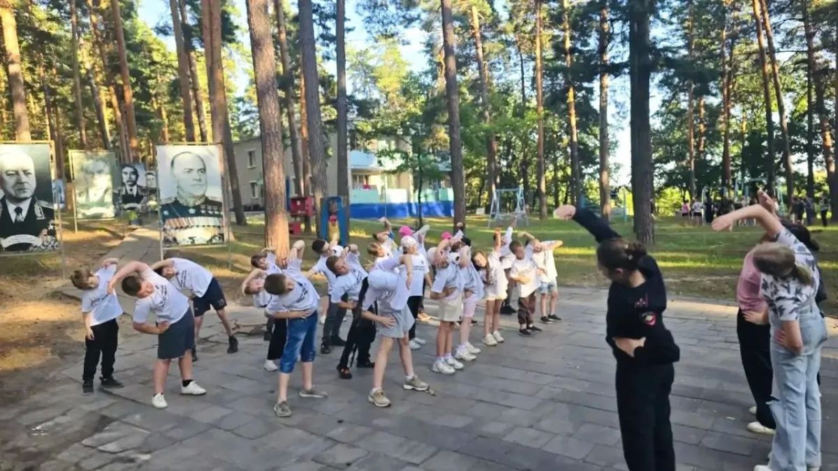В Городищенском районе сотрудники полиции и общественники провели для детей «Зарядку со стражем порядка» В Городищенском районе сотрудники полиции и общественники провели для детей «Зарядку со стражем порядка»