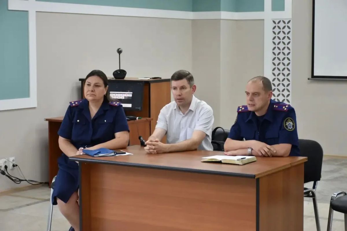 Исполняющий обязанности руководителя следственного управления провел личный прием граждан на производственных предприятиях Исполняющий обязанности руководителя следственного управления провел личный прием граждан на производственных предприятиях
