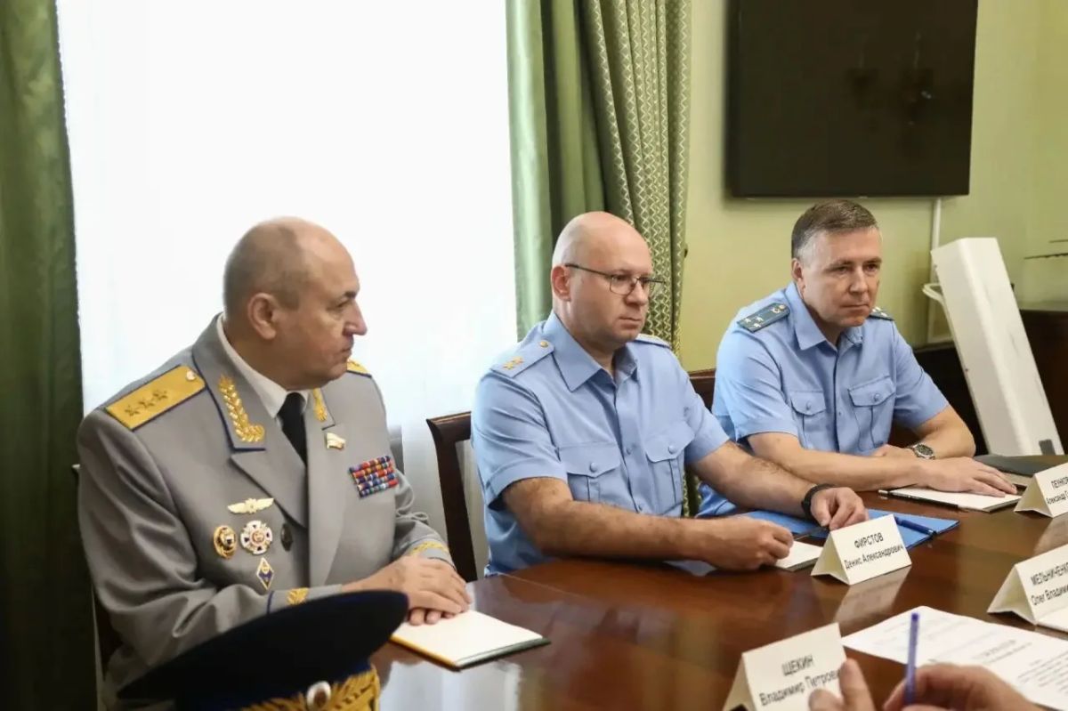 Олег Мельниченко: Провел встречу с заместителем директора Федеральной службы судебных приставов — заместителем главного судебного пристава РФ. Денис Александрович Фирстов представил мне нового руководителя Управления... Олег Мельниченко: Провел встречу с заместителем директора Федеральной службы судебных приставов — заместителем главного судебного пристава РФ. Денис Александрович Фирстов представил мне нового руководителя Управления...