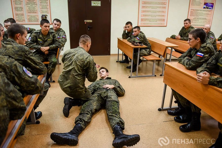 12 августа в Пензе в рамках юнармейских военно-патриотических сборов Приволжского федерального округа «Гвардеец» состоялись учебные занятия по тактической медицине, интерактивному тиру, применению средств индивидуальной и... 12 августа в Пензе в рамках юнармейских военно-патриотических сборов Приволжского федерального округа «Гвардеец» состоялись учебные занятия по тактической медицине, интерактивному тиру, применению средств индивидуальной и...