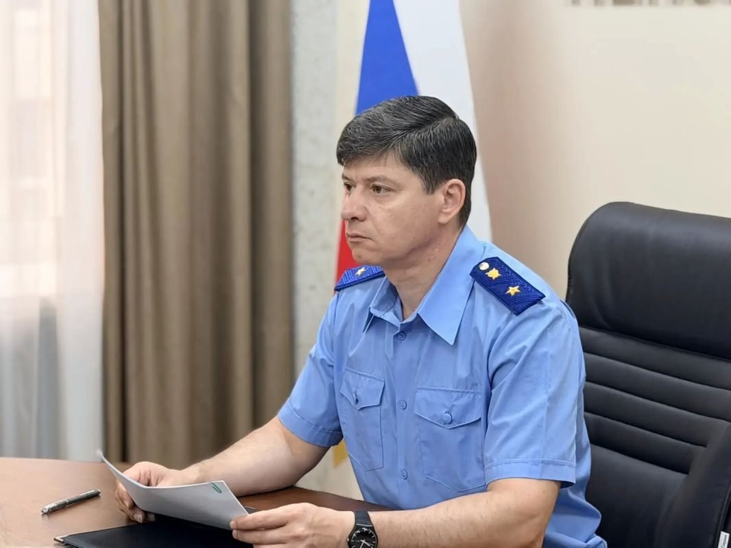 Сегодня исполняющий обязанности прокурора области Александр Лейзенберг в режиме видеоконференцсвязи провел личный прием жителей Пензенской области Сегодня исполняющий обязанности прокурора области Александр Лейзенберг в режиме видеоконференцсвязи провел личный прием жителей Пензенской области