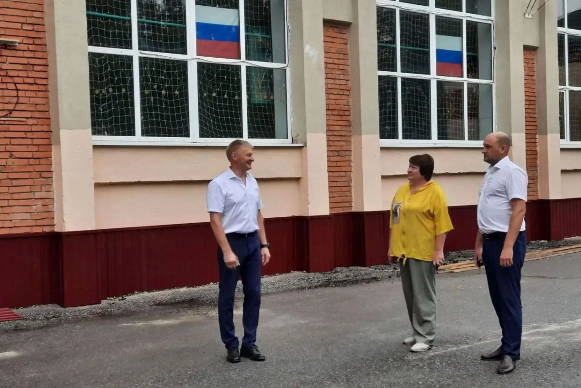 Дмитрий Петров провел встречу с педагогами р.п. Исса Дмитрий Петров провел встречу с педагогами р.п. Исса
